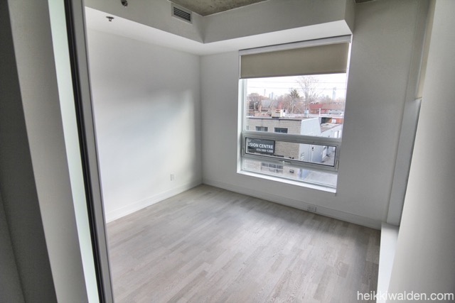 20 Gladstone Ave east facing bedroom with high ceilings
