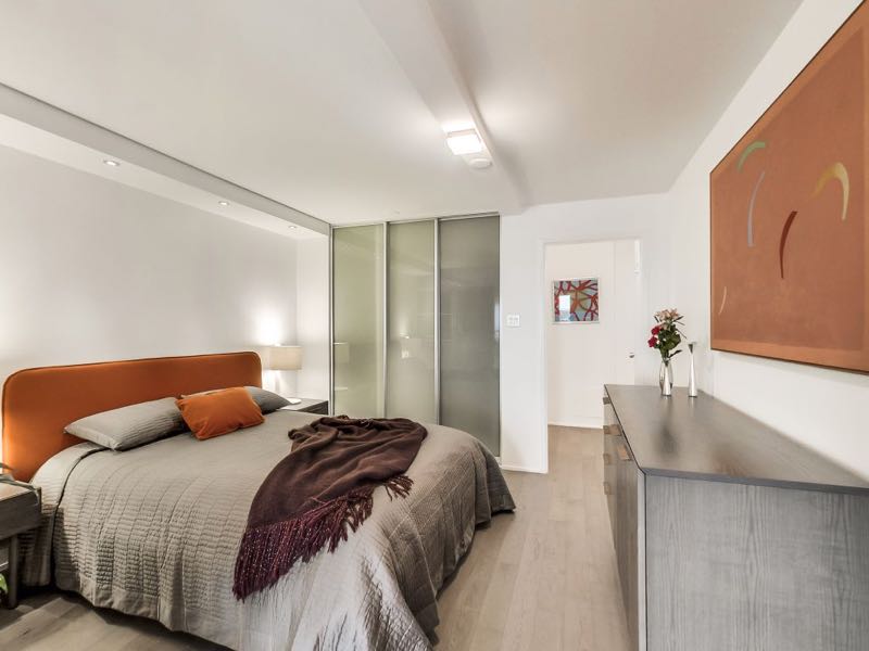 401 queens quay w 502 spacious master bedroom with ample closet space