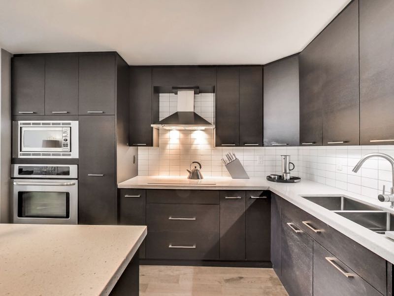 401 queens quay w 502 upgraded kitchen with built ins