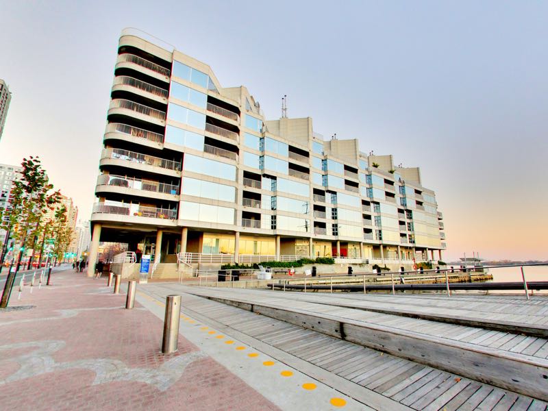 401 queens quay w exterior looking east