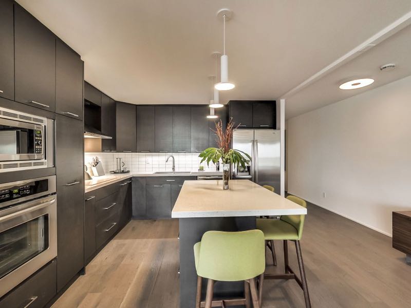 401 queens quay w open concept kitchen