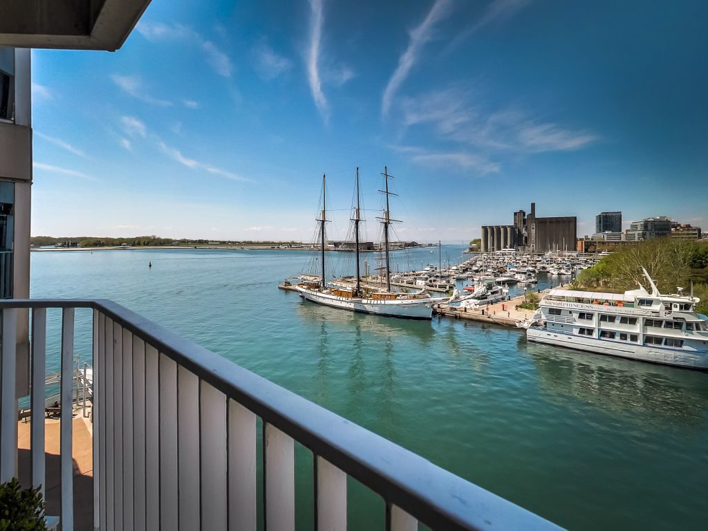 401 Queens Quay W 503 overlooks the waterfront at the Toronto harbourfront
