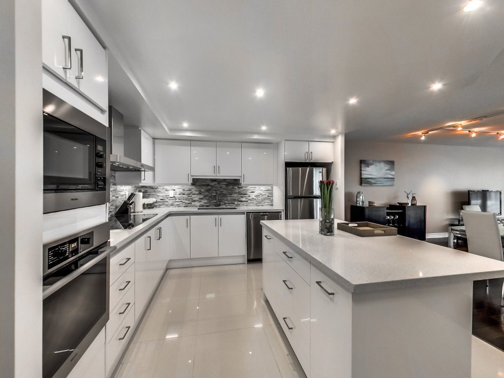 401 Queens Quay W renovated kitchen