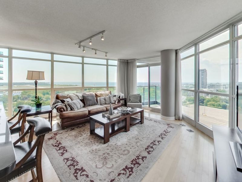 231 Fort York Blvd 1603 living area with panoramic views