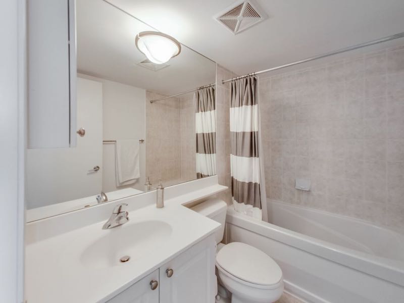 231 Fort York Blvd 1603 master ensuite bath