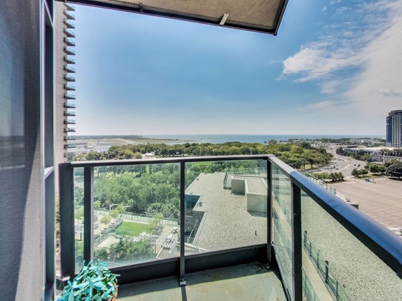 231 Fort York Blvd 1603 view of Lake Ontario and Toronto Island from balcony